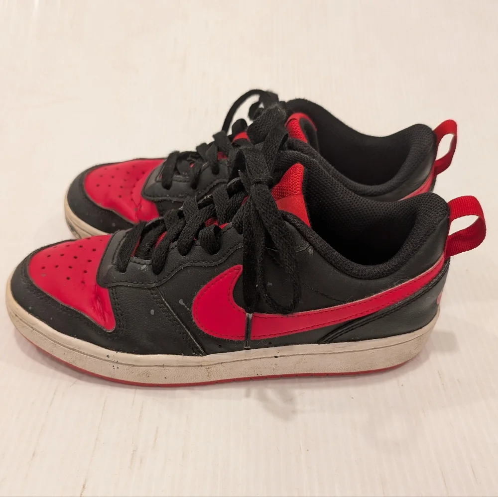 NIKE Court Borough Low 2 Black and Red Shoes Sneakers size 4.5 youth